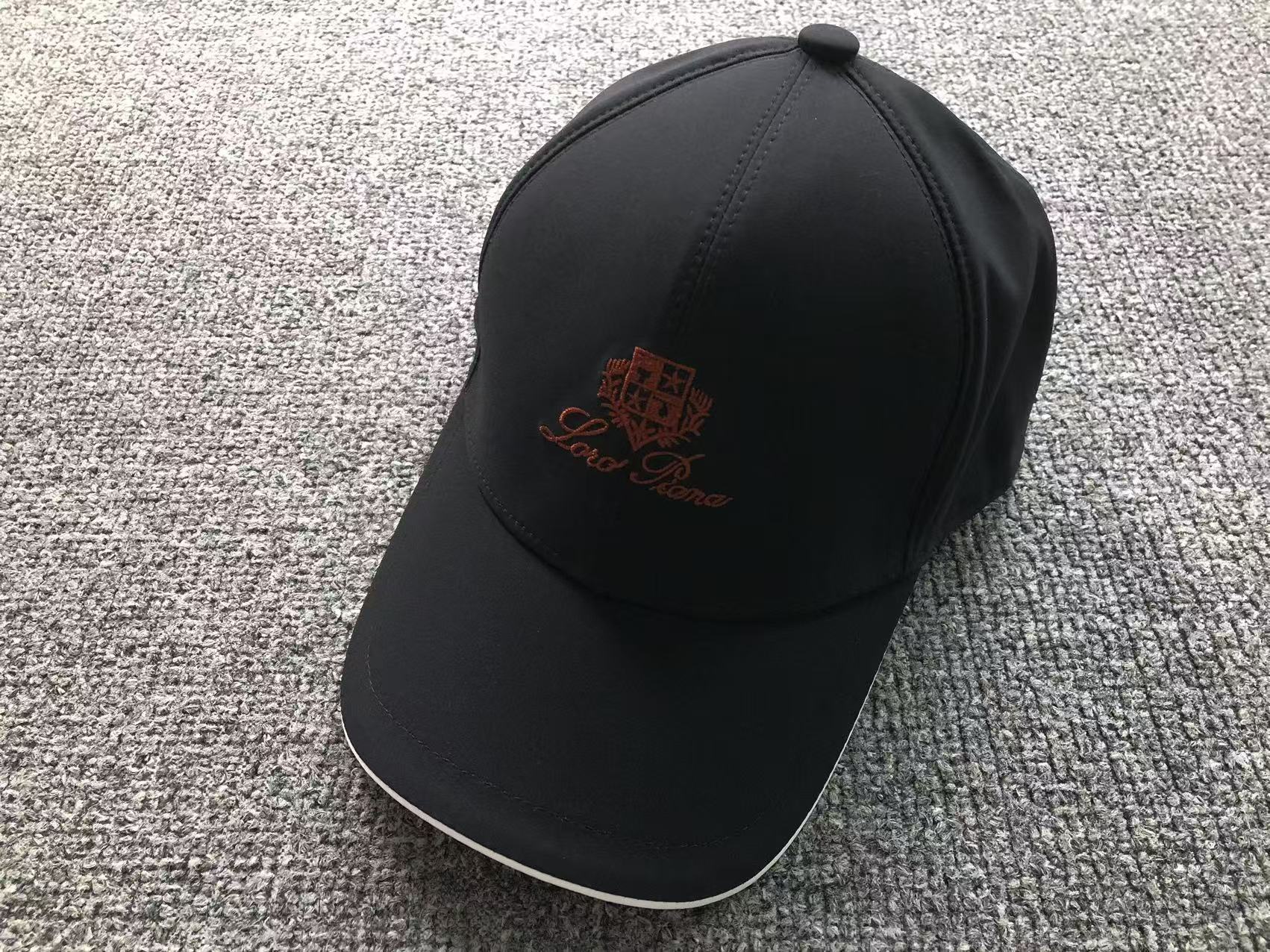 Boné Loro Piana "Logo Bordô"