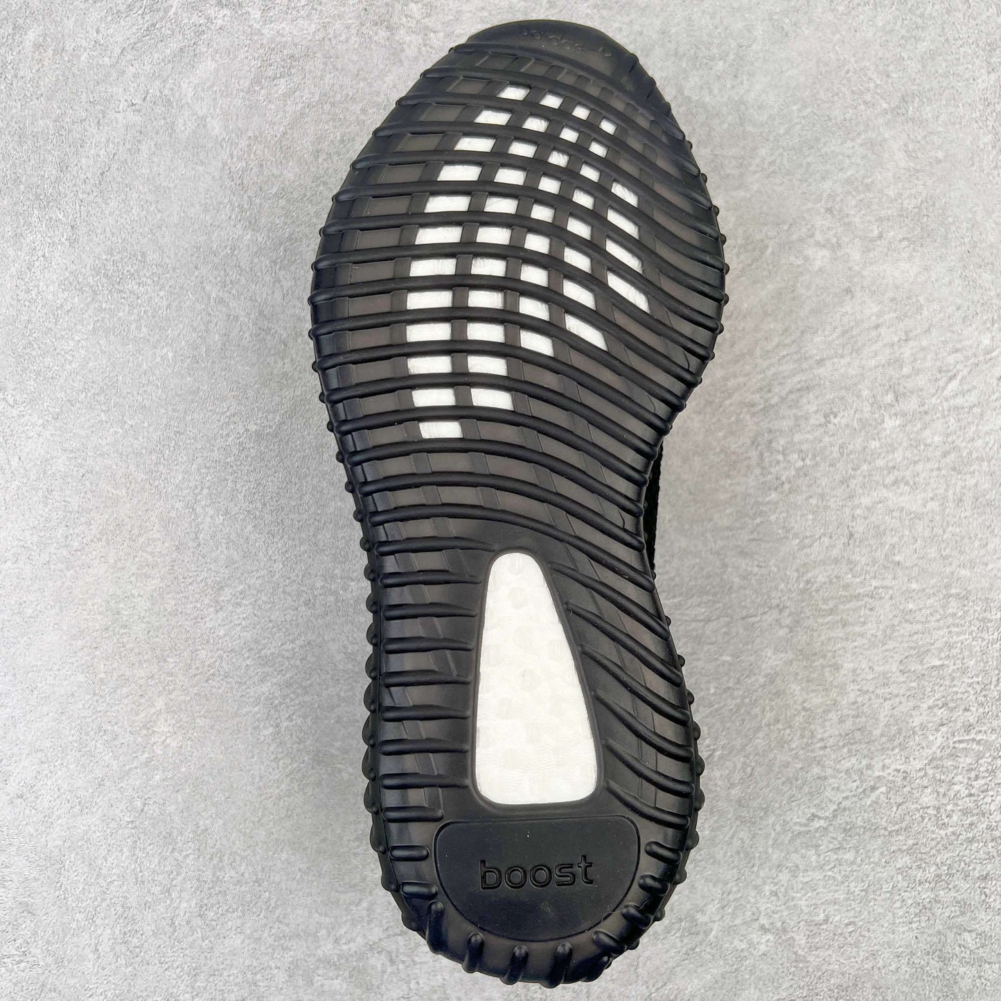 Yeezy 350 BOOST "Bred"
