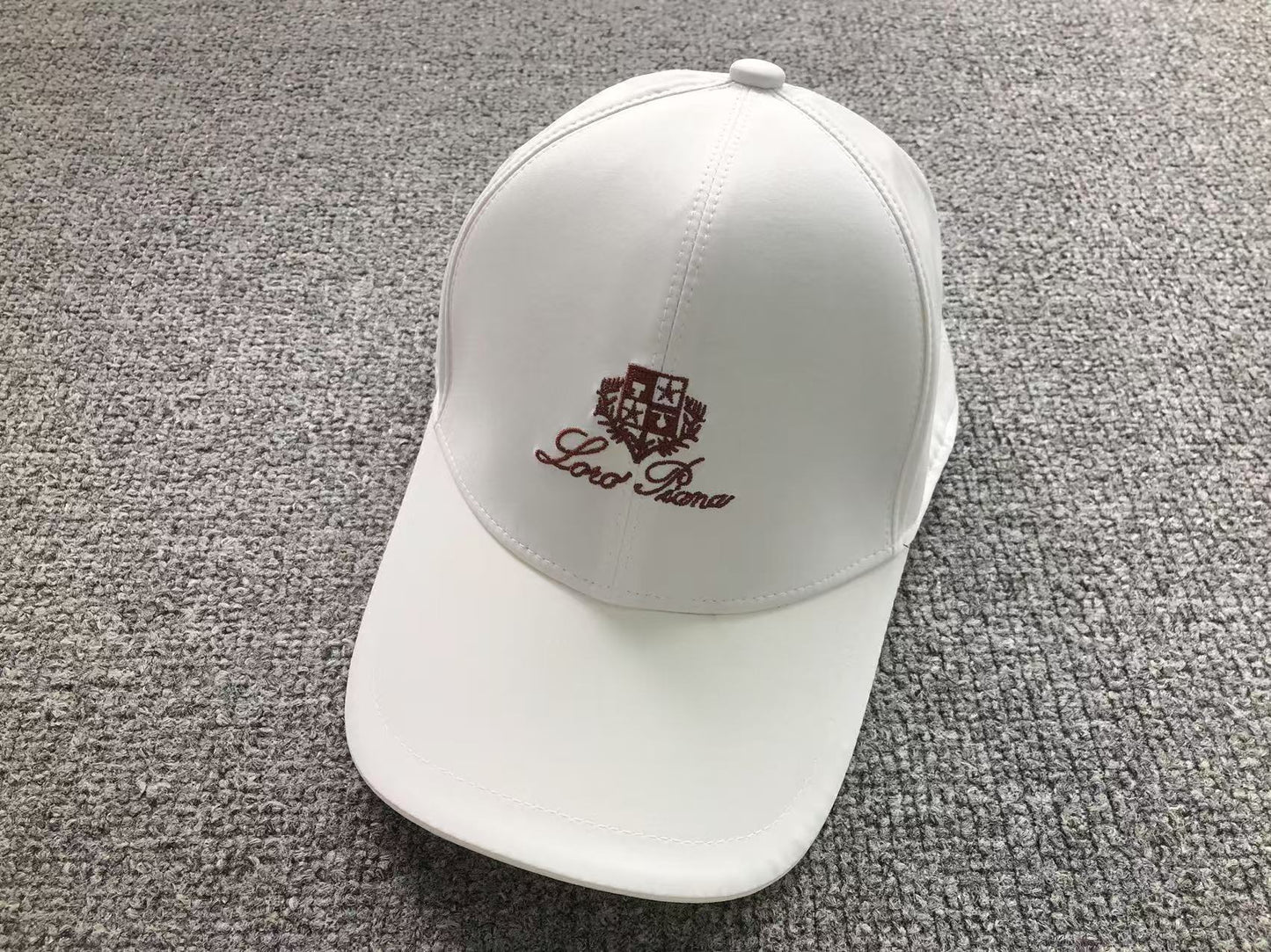 Boné Loro Piana "Logo Bordô"