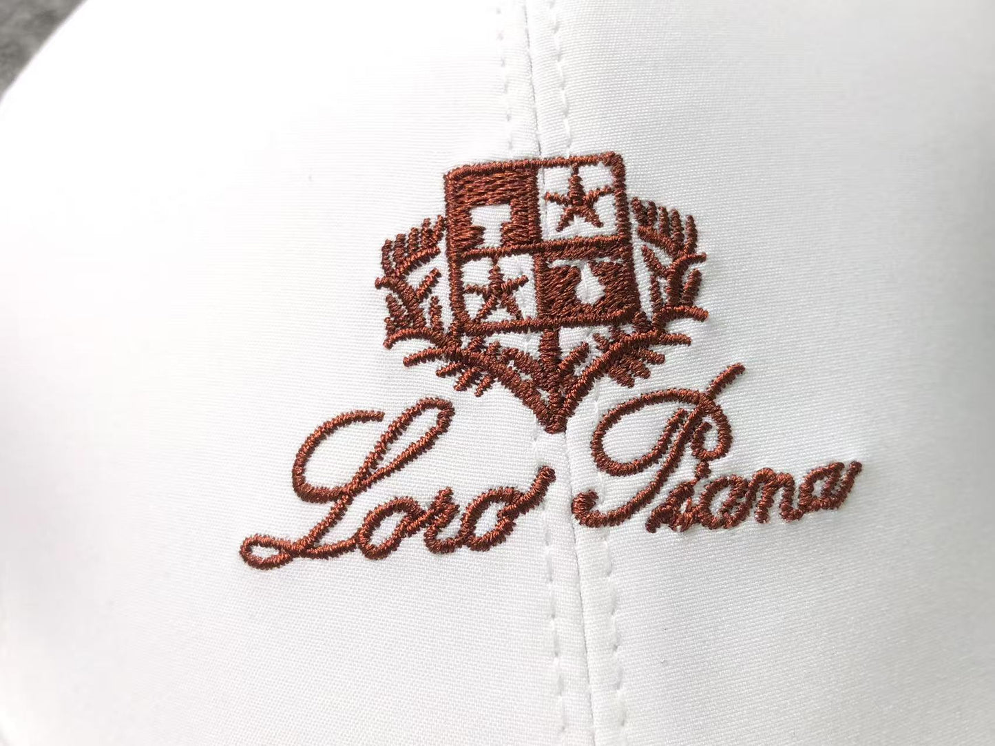Boné Loro Piana "Logo Bordô"