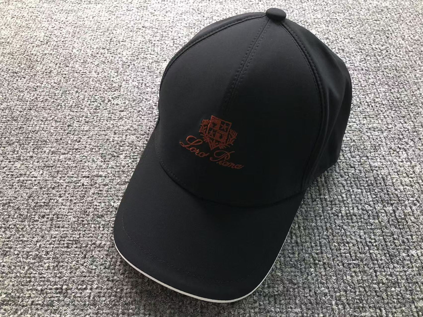 Boné Loro Piana "Logo Bordô"